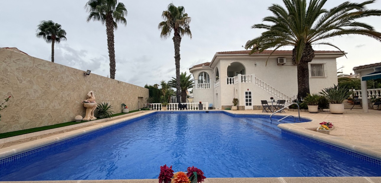 Sale - Detached Villa -
Ciudad Quesada - Doña Pepa