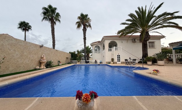 Sale - Detached Villa -
Ciudad Quesada - Doña Pepa