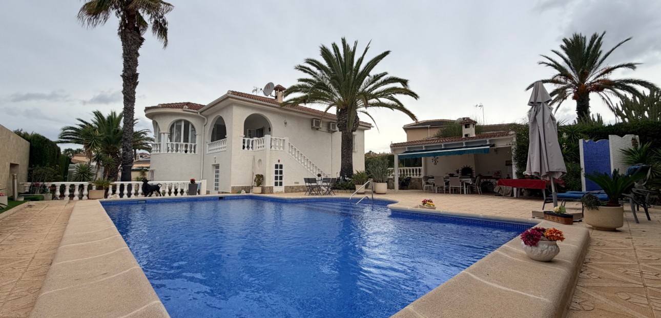 Sale - Detached Villa -
Ciudad Quesada - Doña Pepa