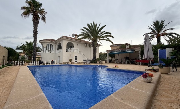 Sale - Detached Villa -
Ciudad Quesada - Doña Pepa