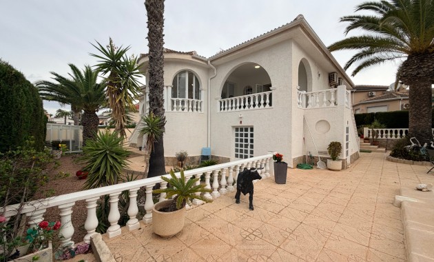 Sale - Detached Villa -
Ciudad Quesada - Doña Pepa
