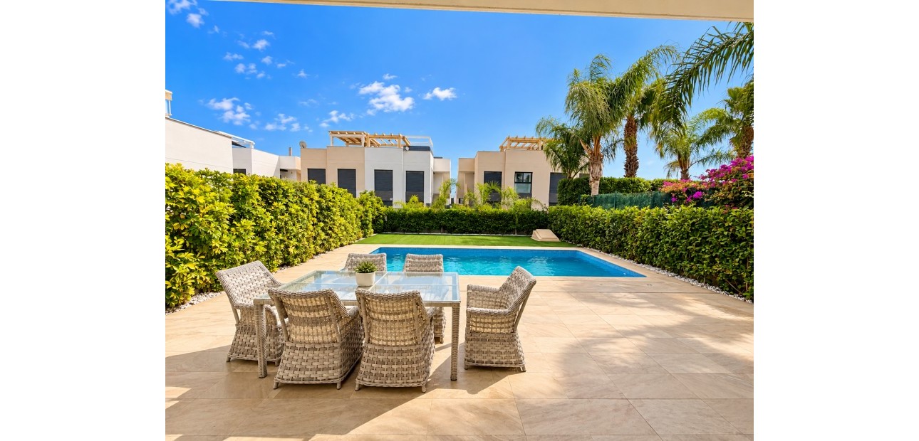 Sale - Detached Villa -
Ciudad Quesada - Doña Pepa