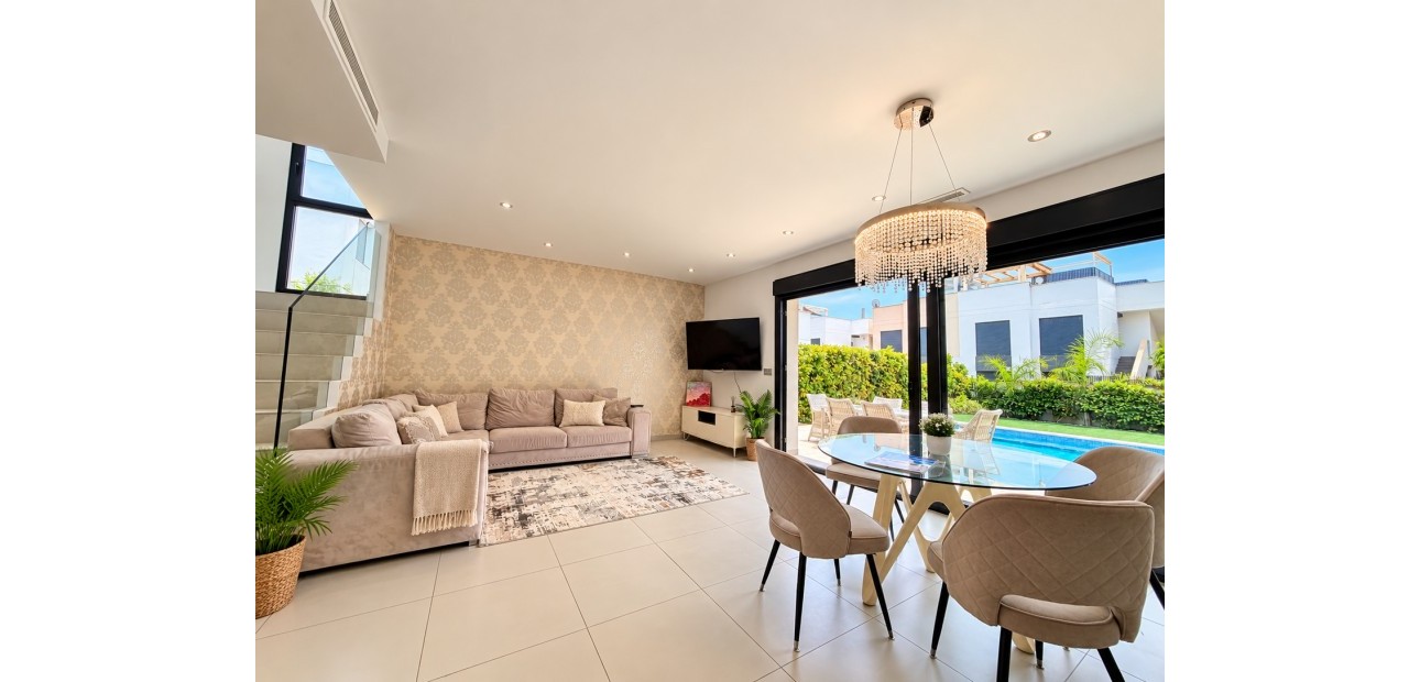 Sale - Detached Villa -
Ciudad Quesada - Doña Pepa