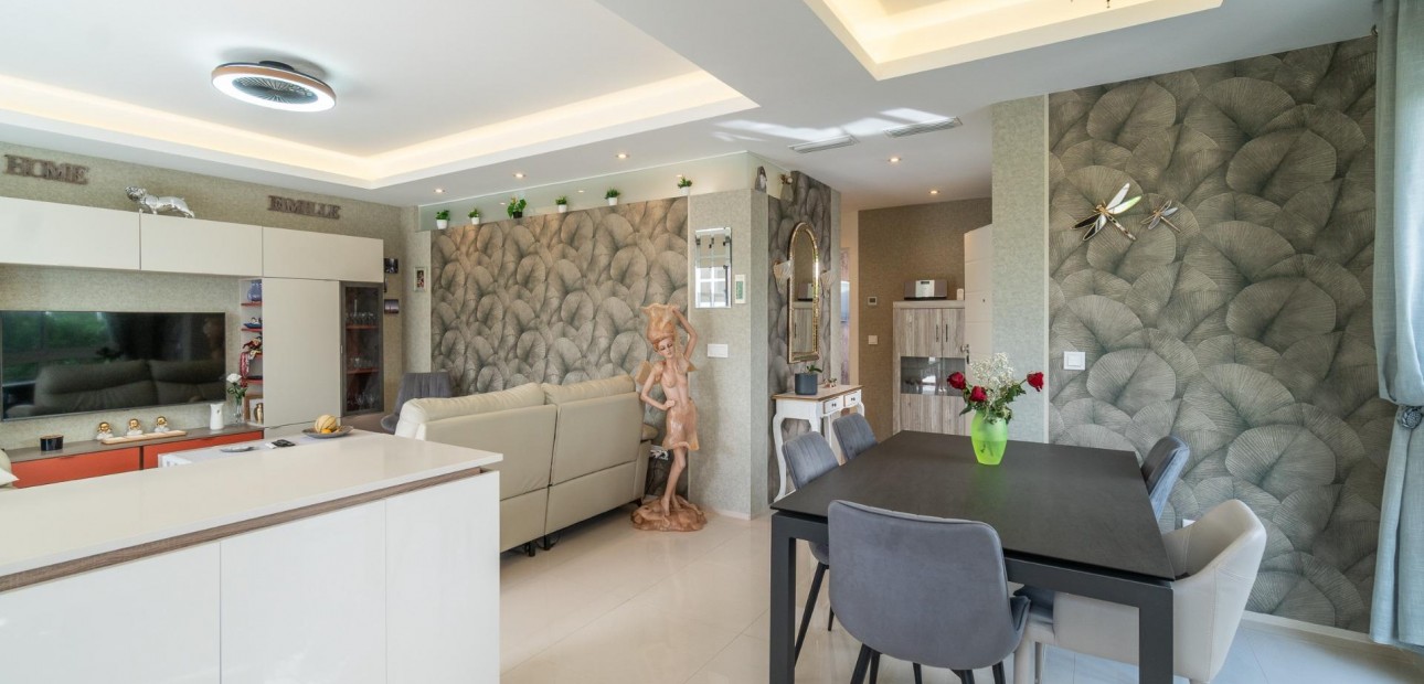 Sale - Ground Floor -
Rojales - Centro de la Ciudad Quesada