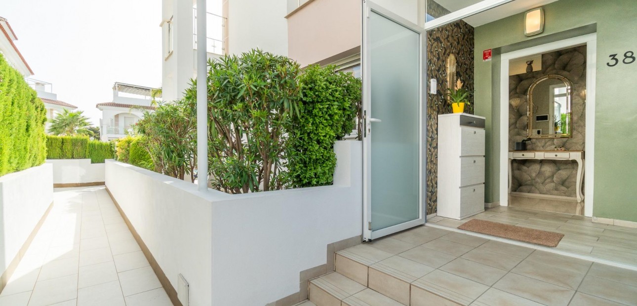 Sale - Ground Floor -
Rojales - Centro de la Ciudad Quesada