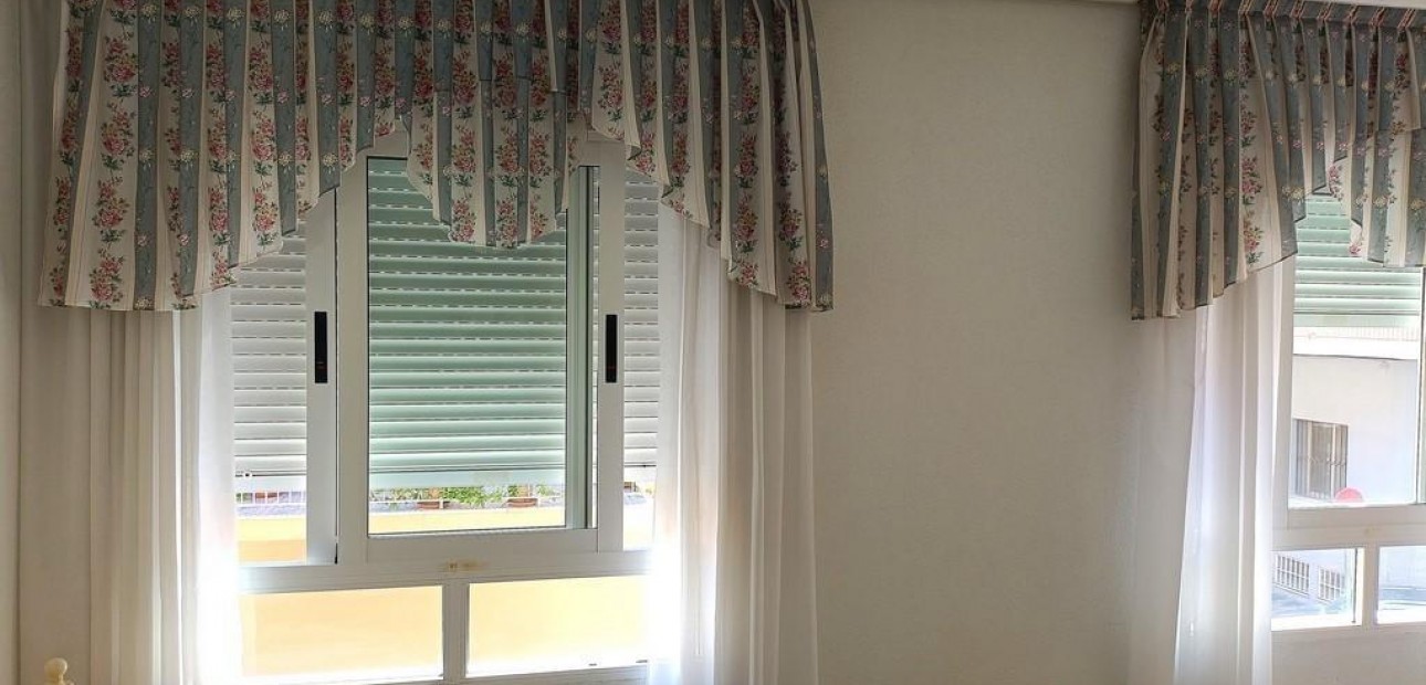 Venta - Apartamento / piso -
Torrevieja - Estacion de autobuses