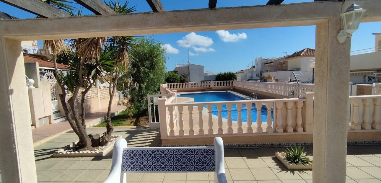 Venta - Terraced house -
Torrevieja - Los Balcones - Los Altos del Edén