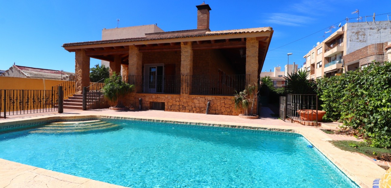 Venta - Detached Villa -
Formentera del Segura - Formentera - Village