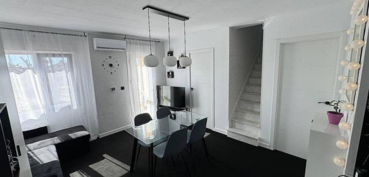 Venta - Terraced house -
Torrevieja - Carrefour