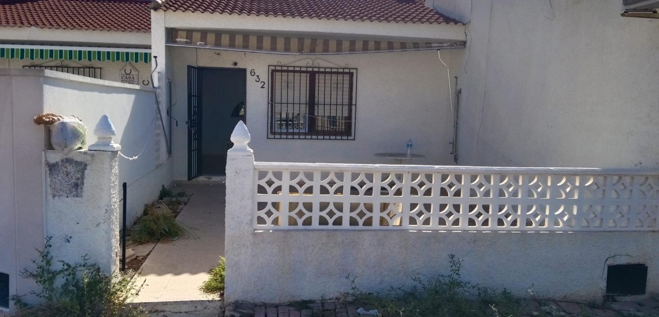 Venta - Apartamento / piso -
Torrevieja - El limonar