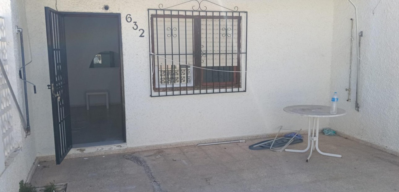 Venta - Apartamento / piso -
Torrevieja - El limonar