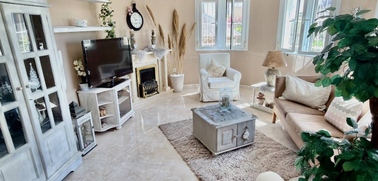 Venta - Villa -
Ciudad Quesada - Lo Pepin