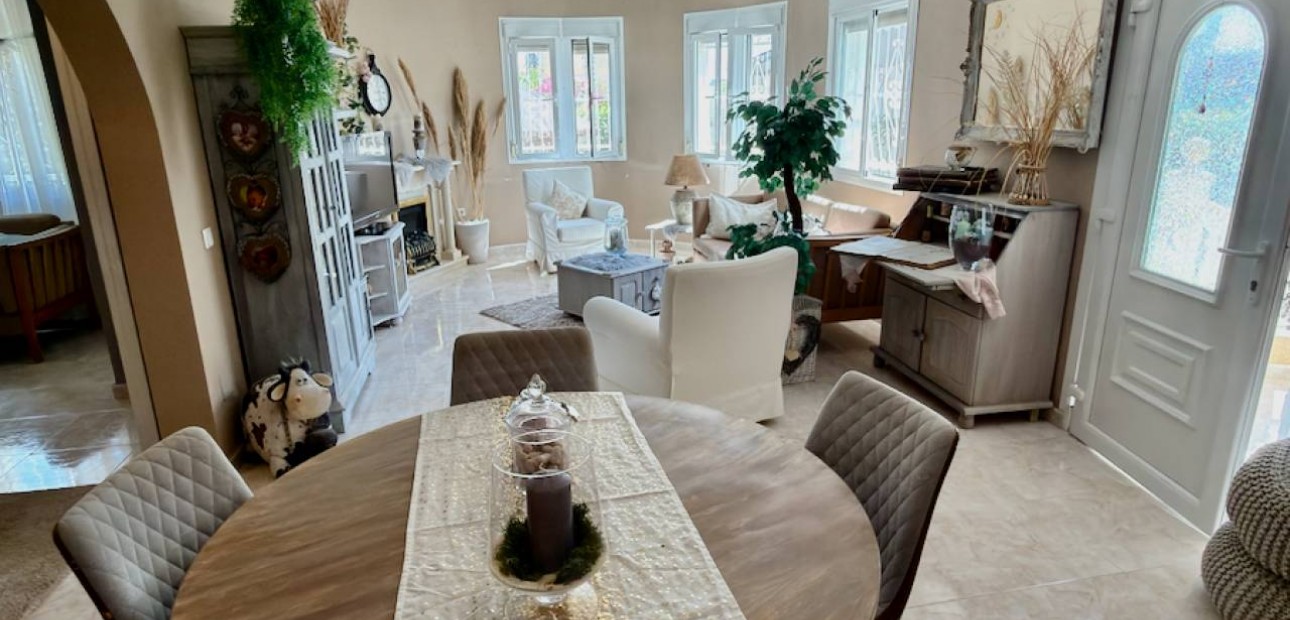 Venta - Villa -
Ciudad Quesada - Lo Pepin