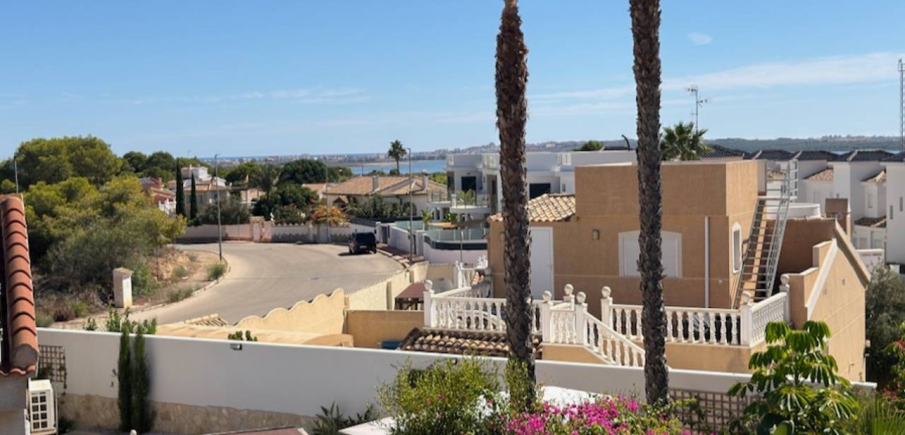 Venta - Villa -
Ciudad Quesada - Lo Pepin