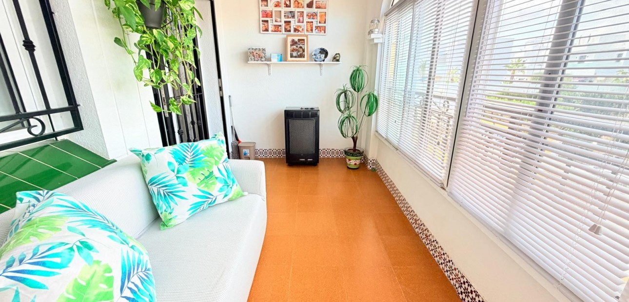 Venta - Apartamento / piso -
Los Montesinos - La herrada