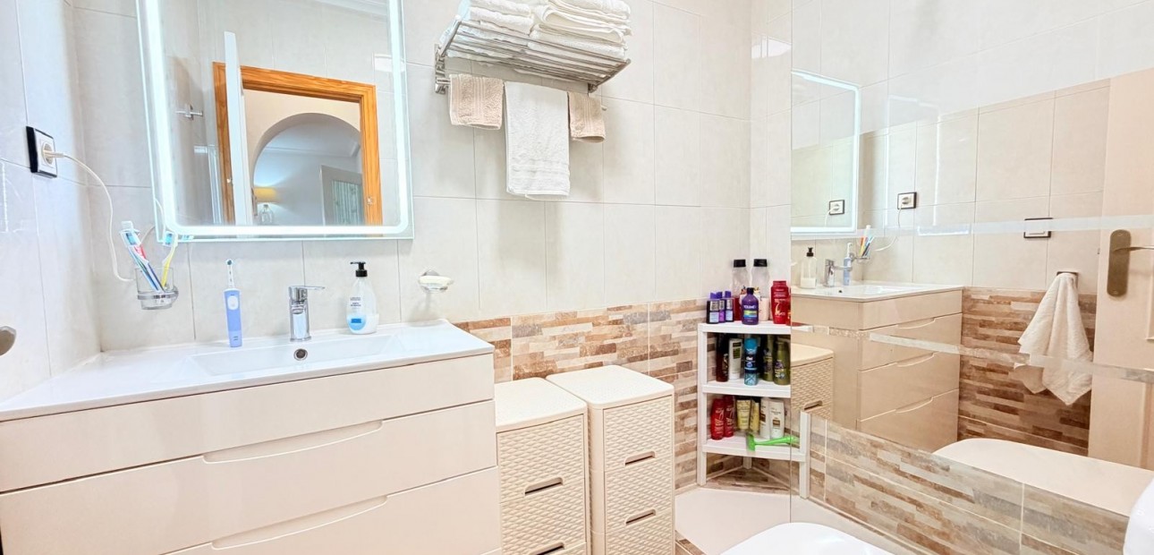 Venta - Apartamento / piso -
Los Montesinos - La herrada