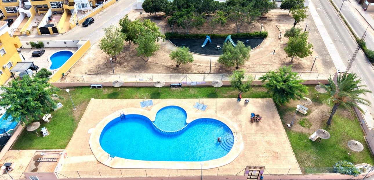 Venta - Apartamento / piso -
Los Montesinos - La herrada