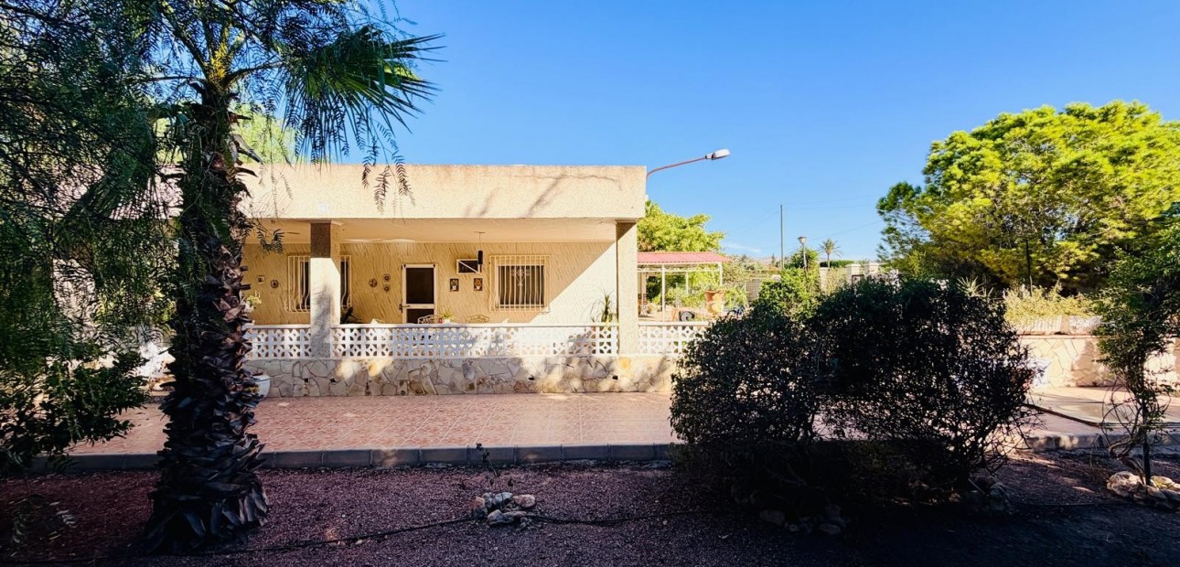 Sale - Detached Villa -
Crevillente
