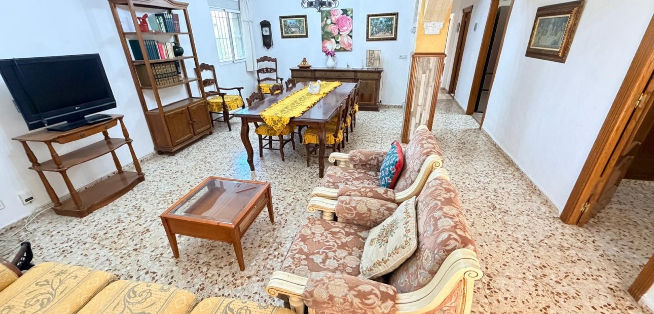 Sale - Detached Villa -
Crevillente