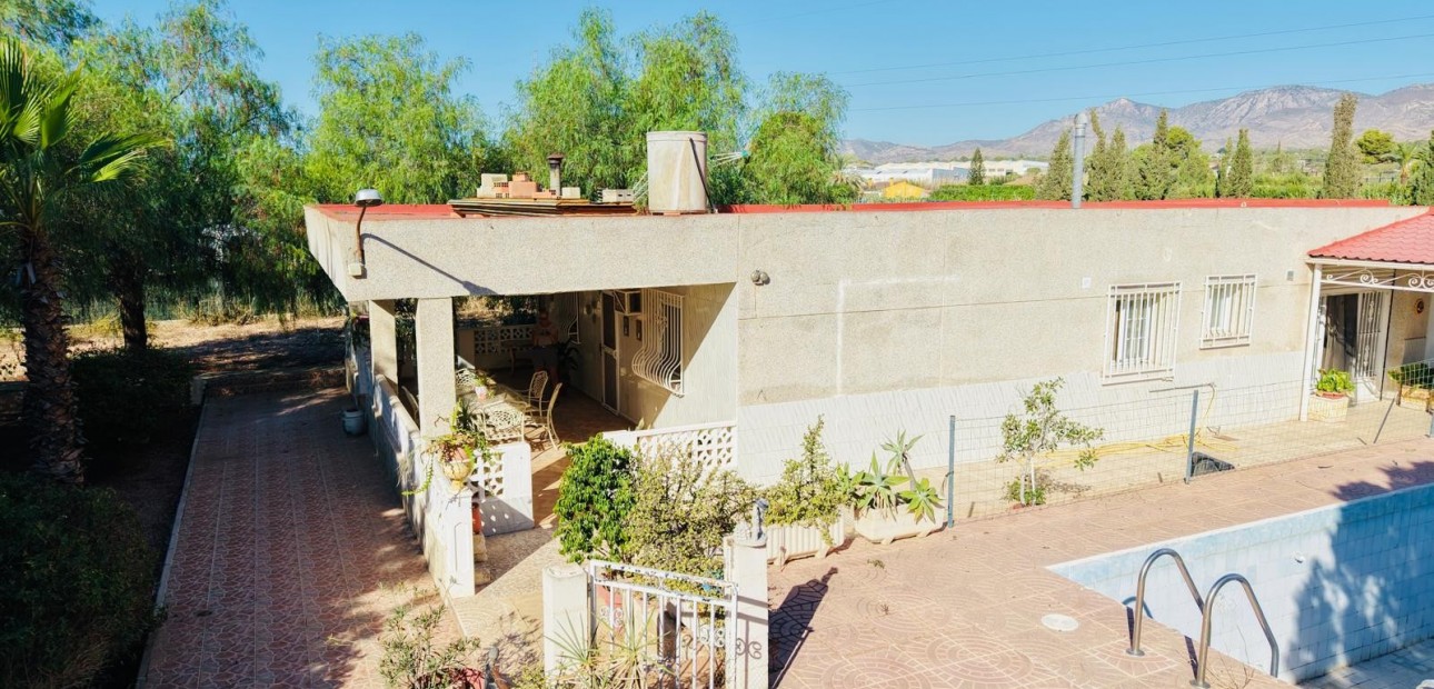Sale - Detached Villa -
Crevillente