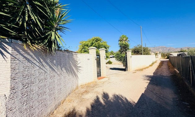 Sale - Detached Villa -
Crevillente