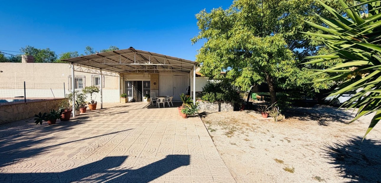 Sale - Detached Villa -
Crevillente