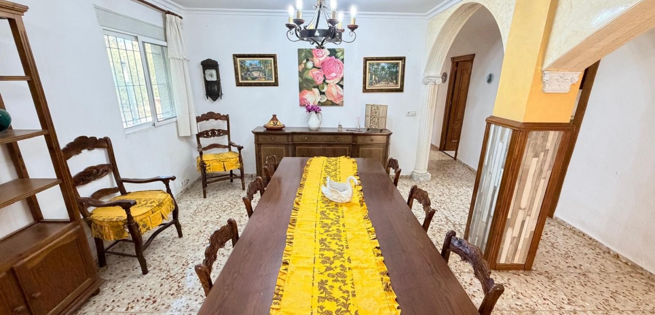Sale - Detached Villa -
Crevillente