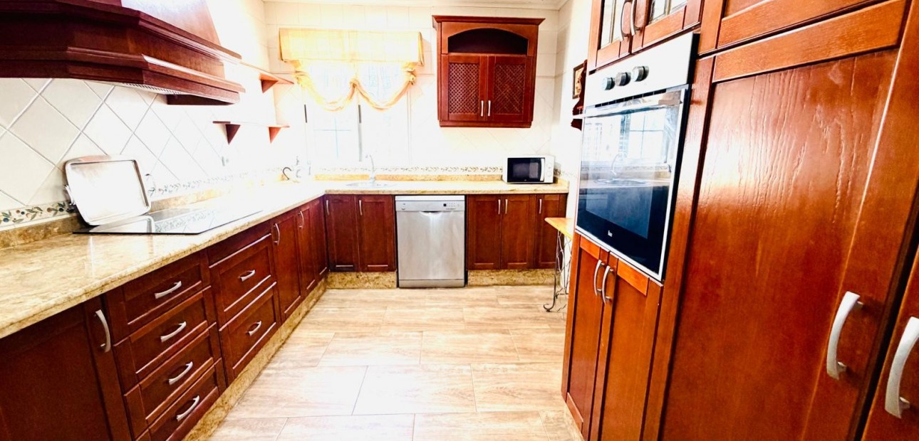 Sale - Detached Villa -
Crevillente