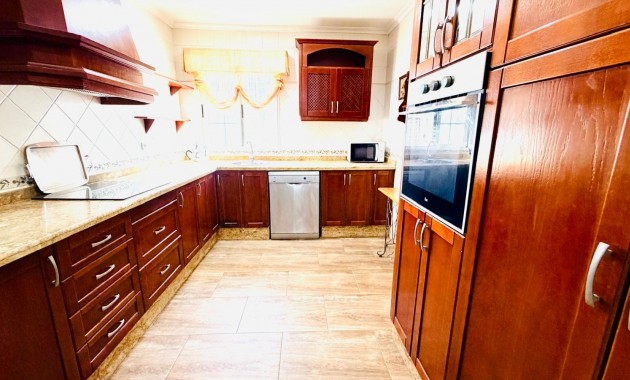 Sale - Detached Villa -
Crevillente
