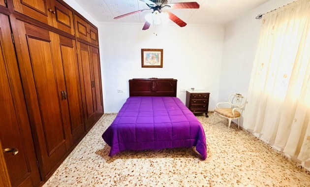 Sale - Detached Villa -
Crevillente