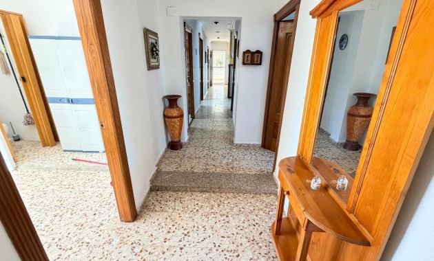 Sale - Detached Villa -
Crevillente