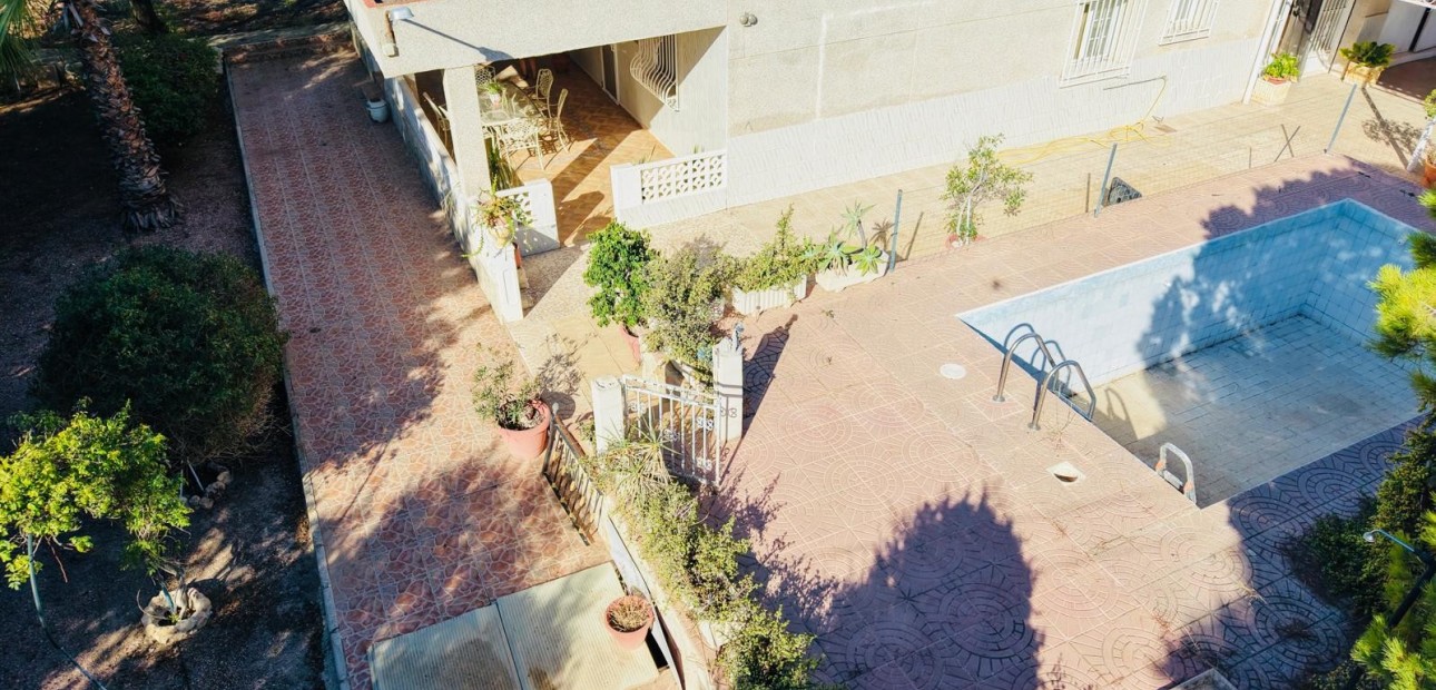 Sale - Detached Villa -
Crevillente