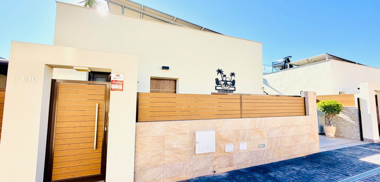 Venta - Semi Detached Villa -
Los Montesinos - La Herada