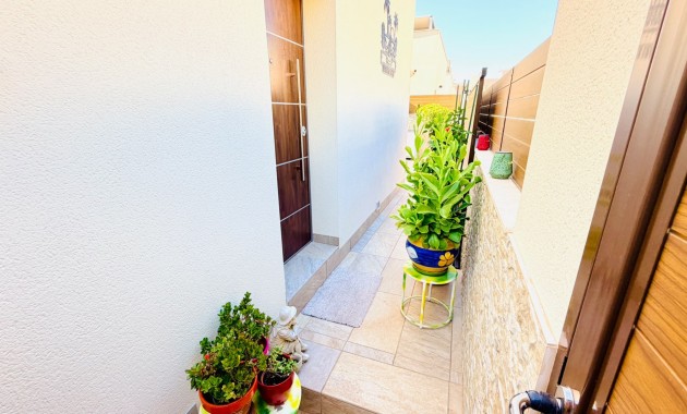 Venta - Semi Detached Villa -
Los Montesinos - La Herada