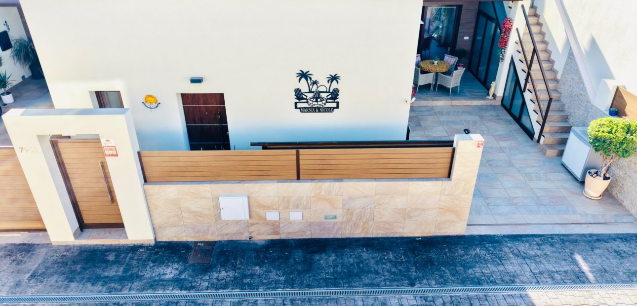 Venta - Semi Detached Villa -
Los Montesinos - La Herada