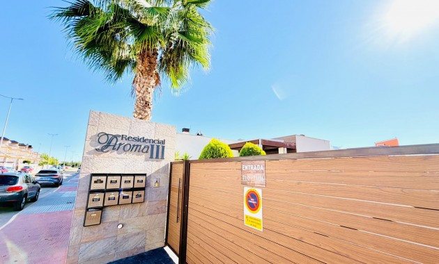 Venta - Semi Detached Villa -
Los Montesinos - La Herada