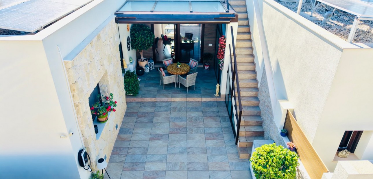 Venta - Semi Detached Villa -
Los Montesinos - La Herada