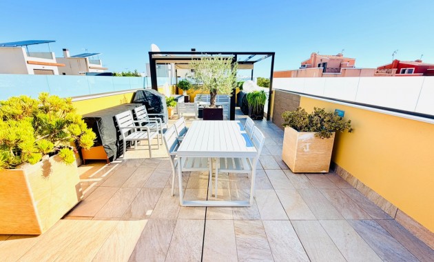 Venta - Semi Detached Villa -
Los Montesinos - La Herada