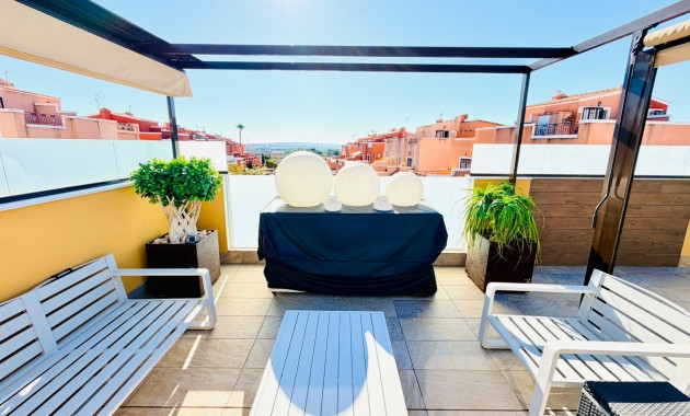 Venta - Semi Detached Villa -
Los Montesinos - La Herada