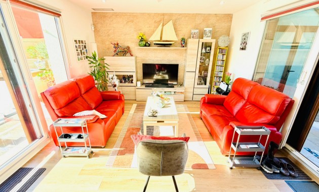 Venta - Semi Detached Villa -
Los Montesinos - La Herada