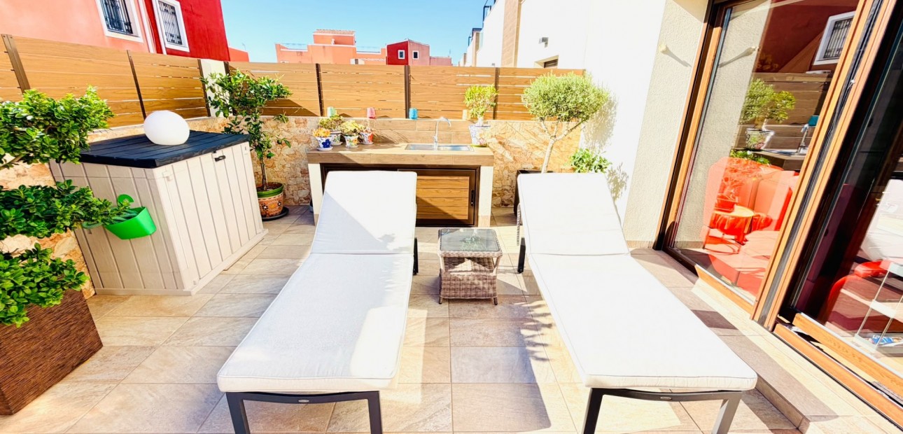 Venta - Semi Detached Villa -
Los Montesinos - La Herada