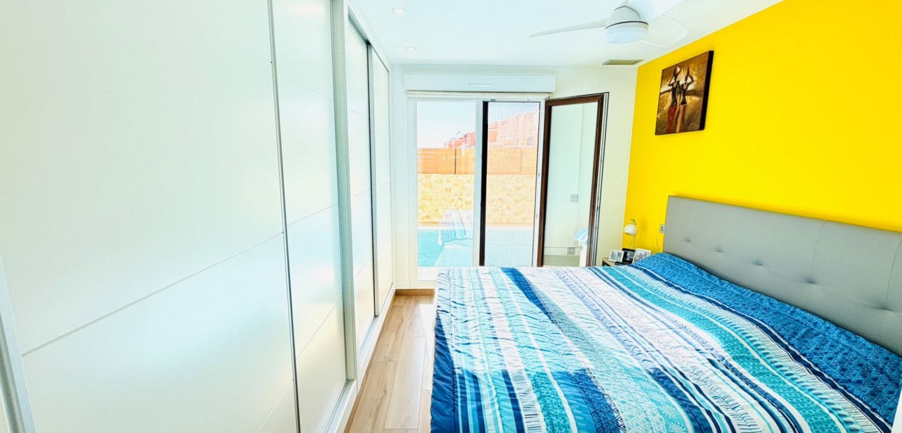 Venta - Semi Detached Villa -
Los Montesinos - La Herada