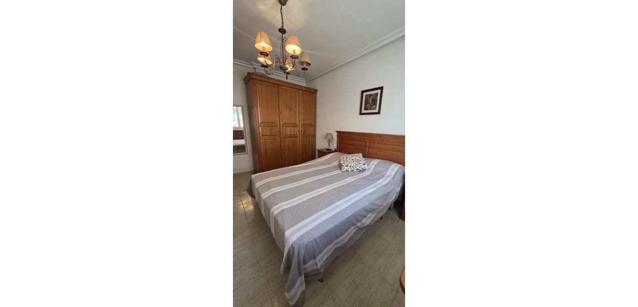 Venta - Bungalow -
Torrevieja - Centro