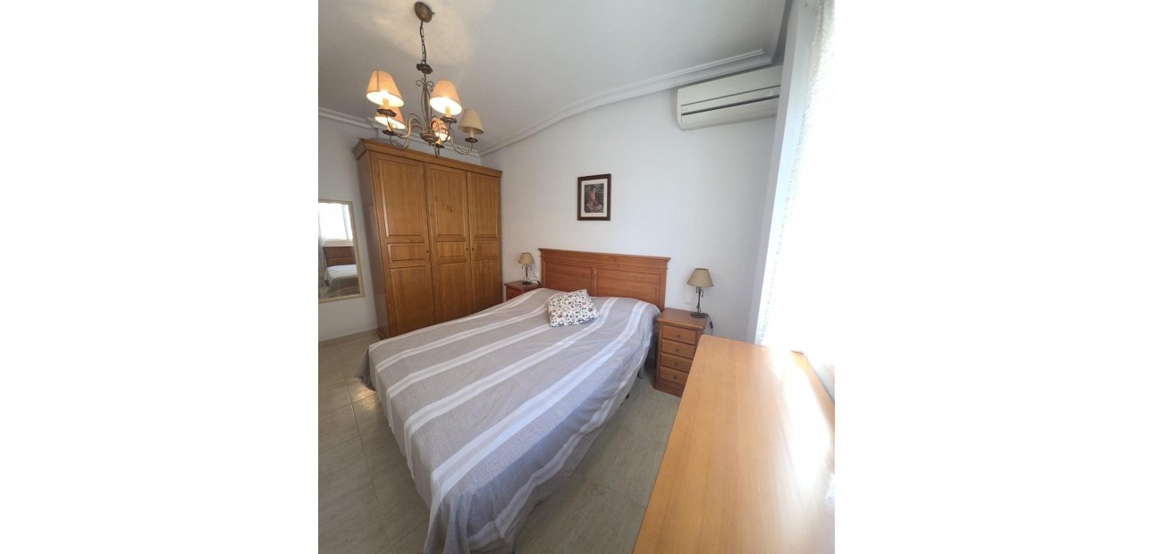 Venta - Bungalow -
Torrevieja - Centro