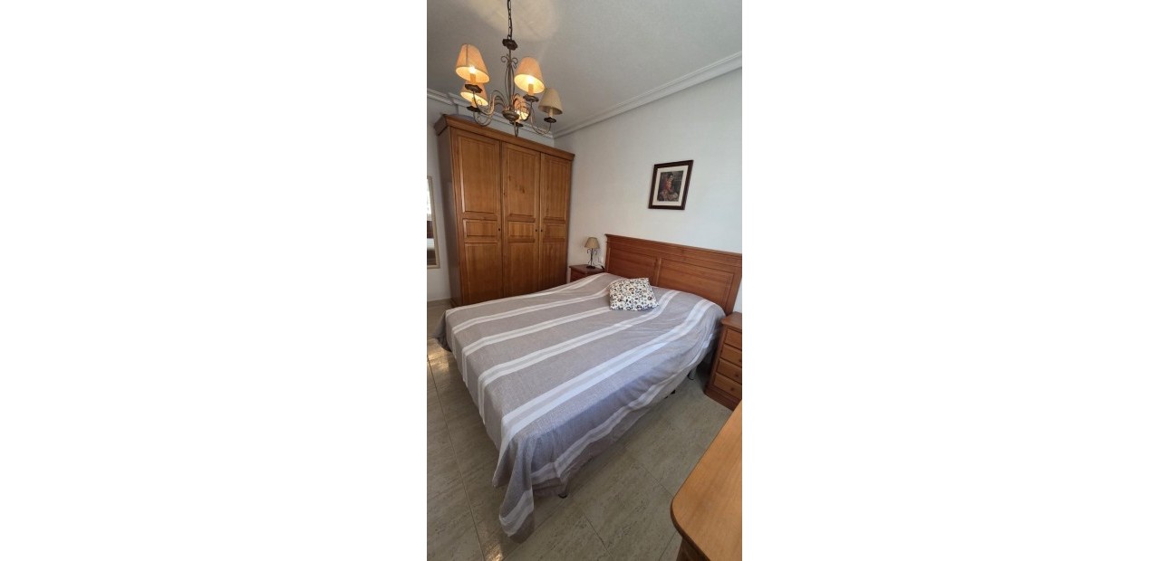 Venta - Bungalow -
Torrevieja - Centro