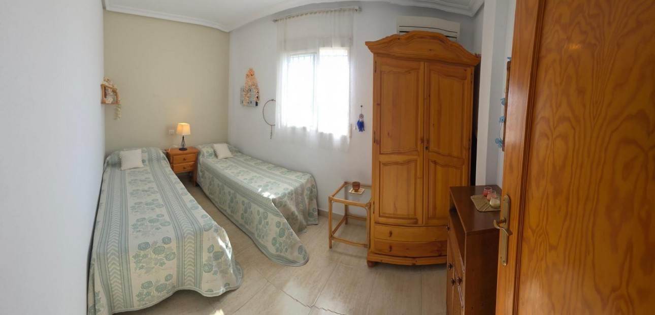 Venta - Bungalow -
Torrevieja - Centro