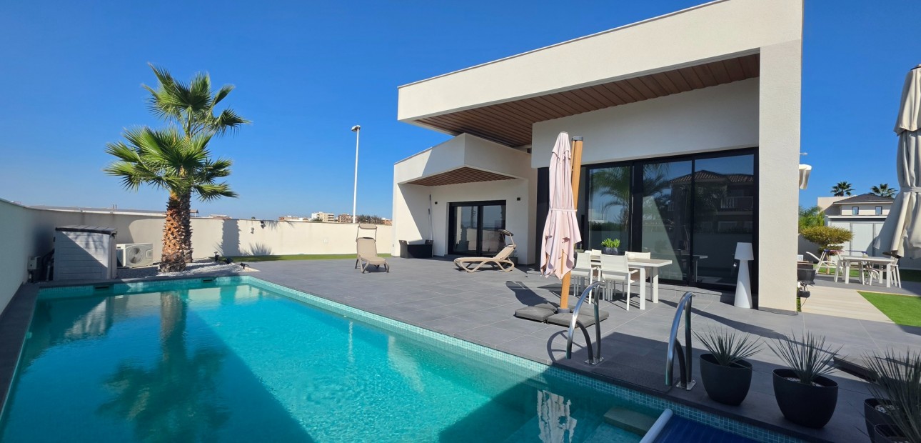Venta - Detached Villa -
Formentera del Segura - Fincas de La Vega