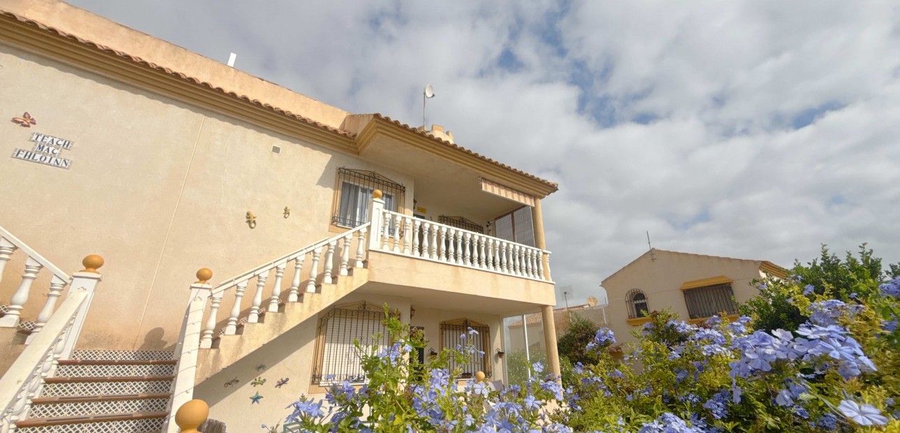 Venta - Apartamento / piso -
Orihuela Costa - La Regia