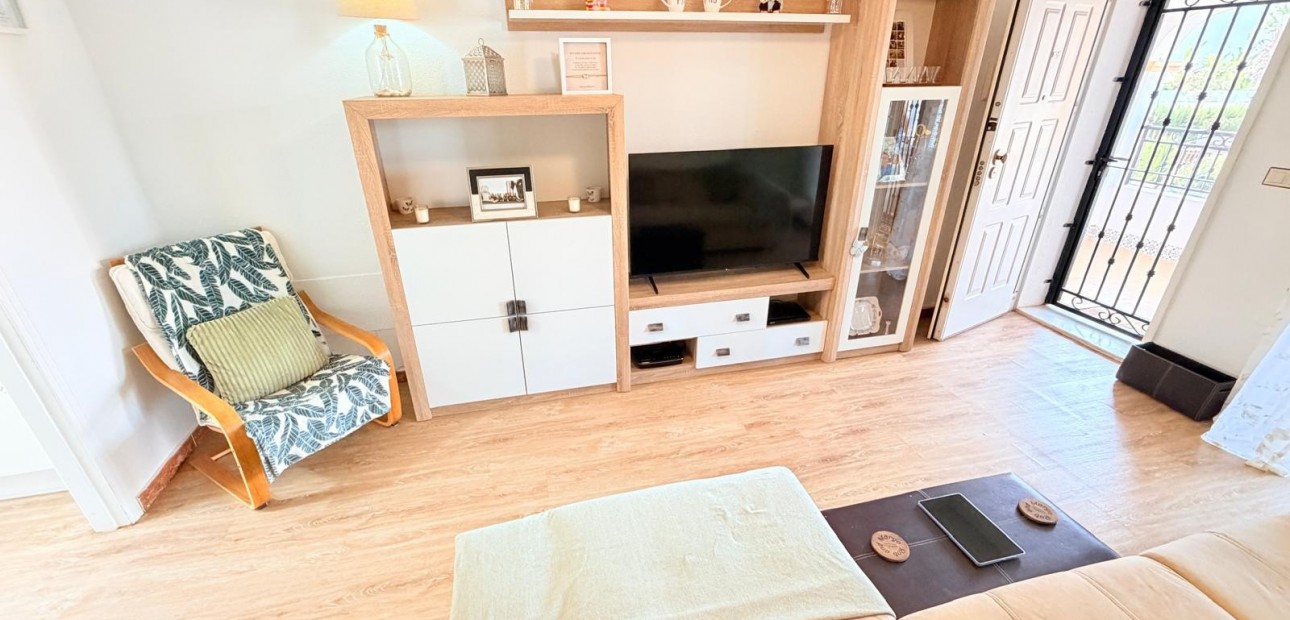 Venta - Apartamento / piso -
Los Montesinos - La Herrada