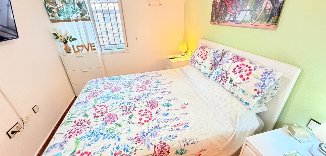 Venta - Apartamento / piso -
Los Montesinos - La Herrada